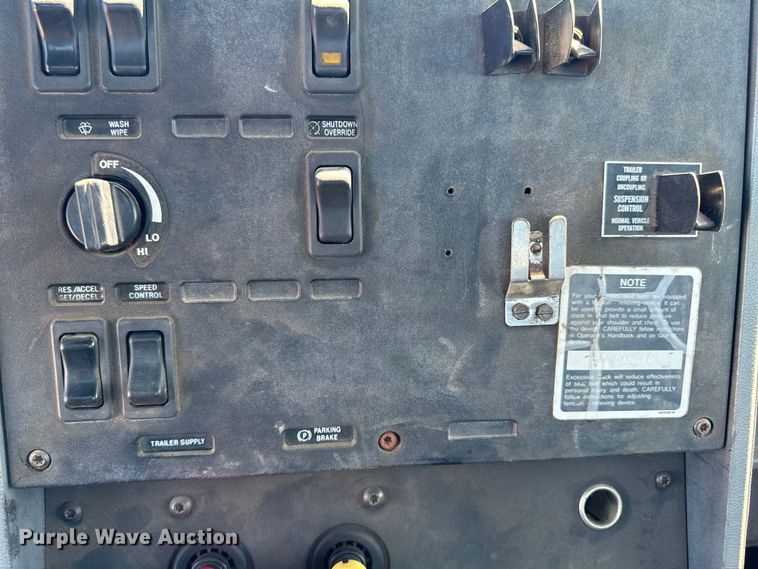 image for item EH4354 1995 Mack CH613 semi truck