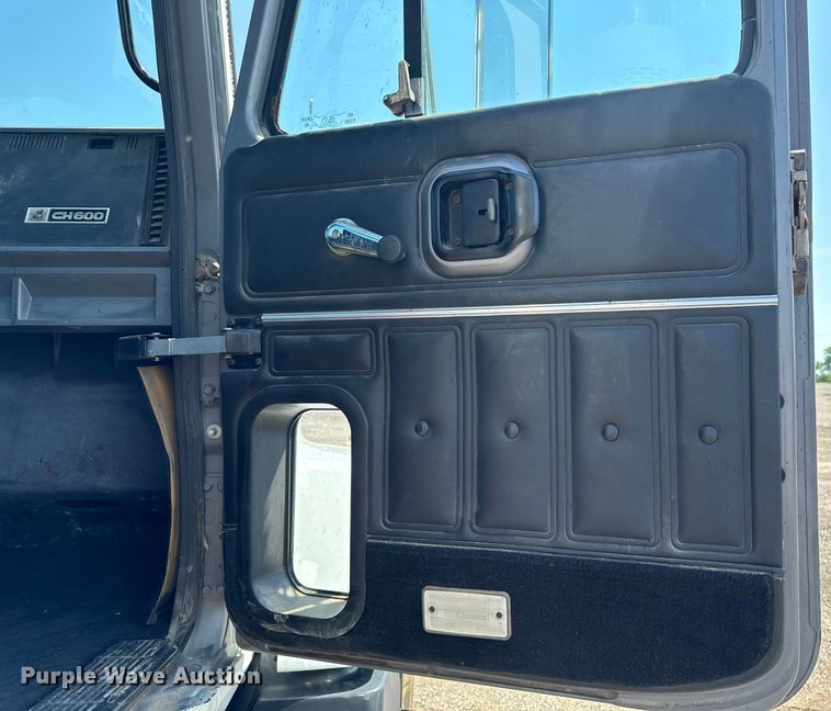 image for item EH4354 1995 Mack CH613 semi truck