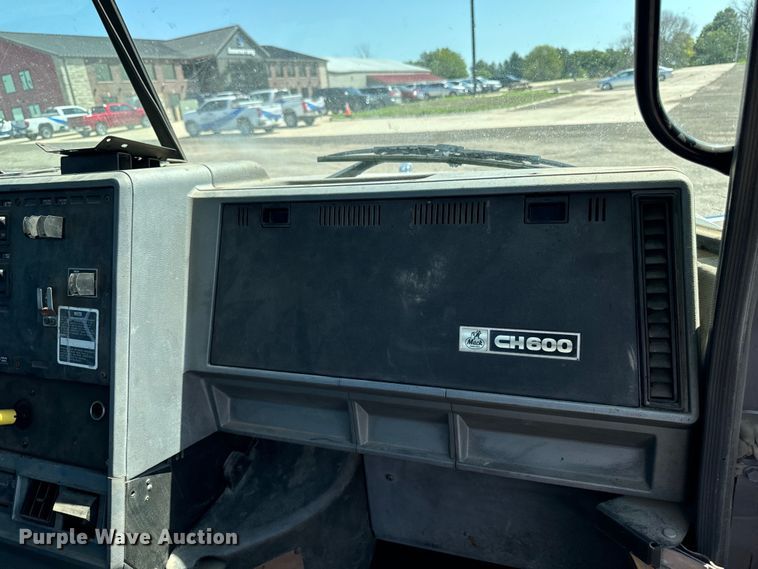 image for item EH4354 1995 Mack CH613 semi truck