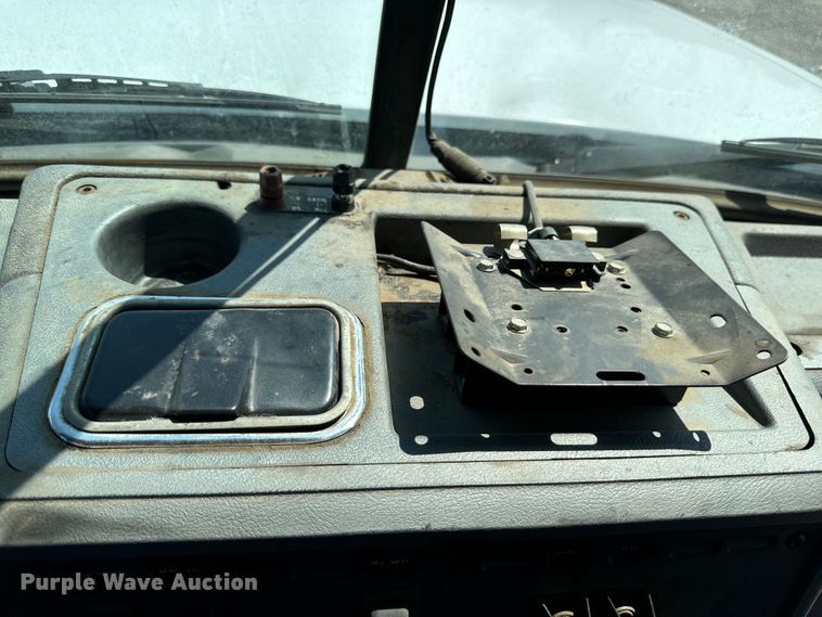 image for item EH4354 1995 Mack CH613 semi truck