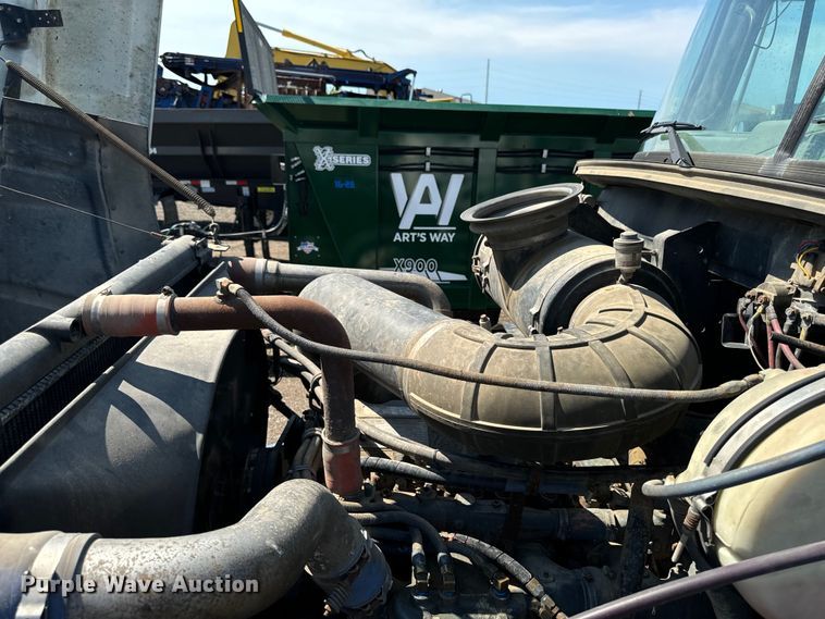 image for item EH4354 1995 Mack CH613 semi truck