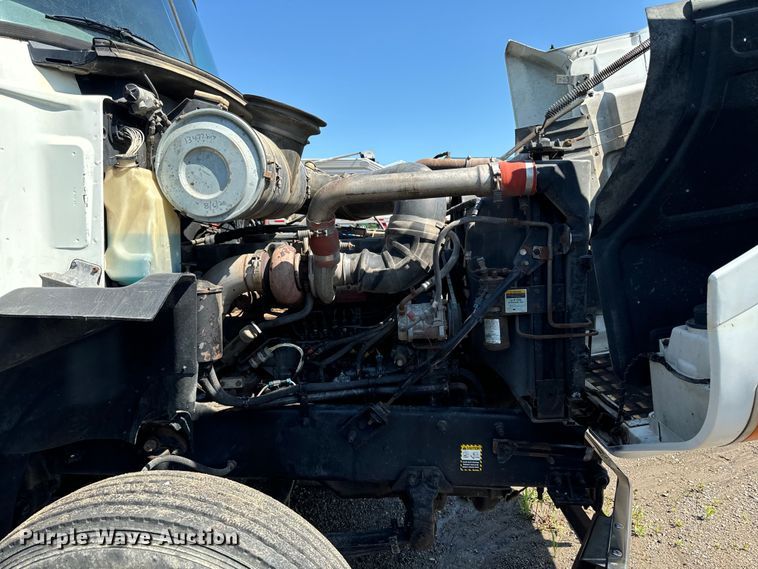 image for item EH4354 1995 Mack CH613 semi truck