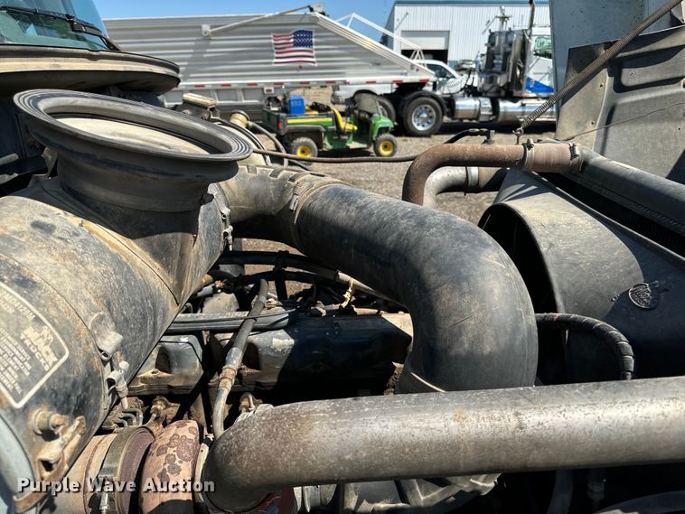 image for item EH4354 1995 Mack CH613 semi truck