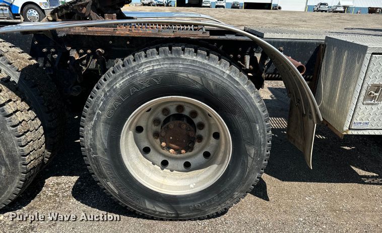 image for item EH4354 1995 Mack CH613 semi truck