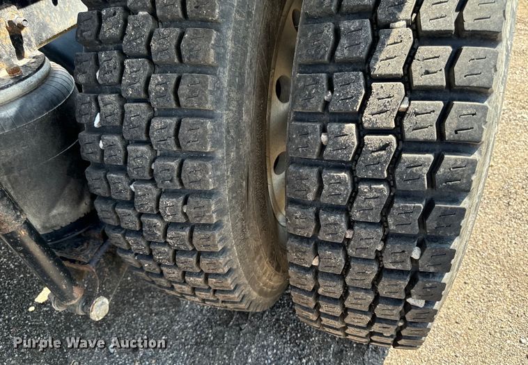 image for item EH4354 1995 Mack CH613 semi truck