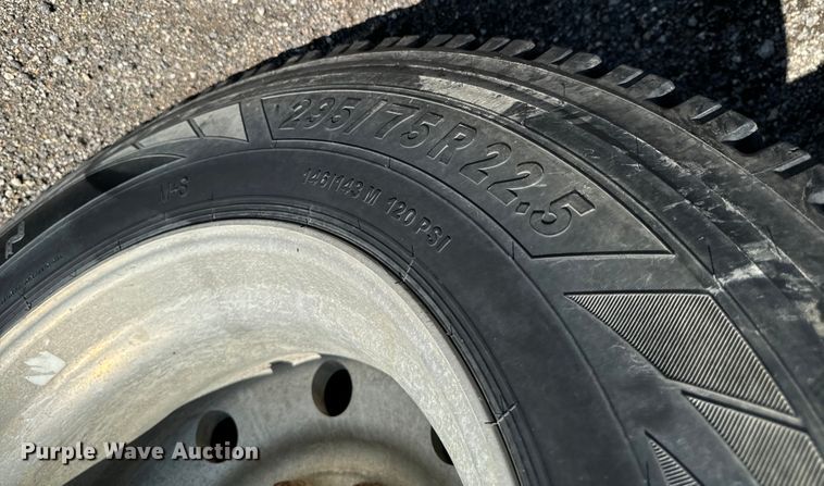 image for item EH4354 1995 Mack CH613 semi truck