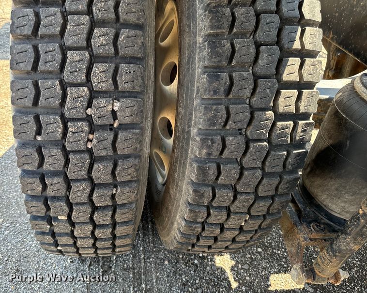 image for item EH4354 1995 Mack CH613 semi truck