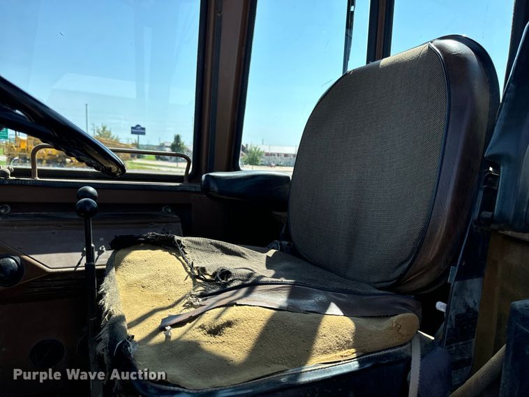 image for item EH4357 1989 Dresser 520B wheel loader