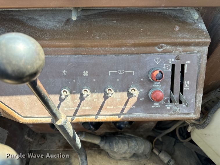 image for item EH4357 1989 Dresser 520B wheel loader