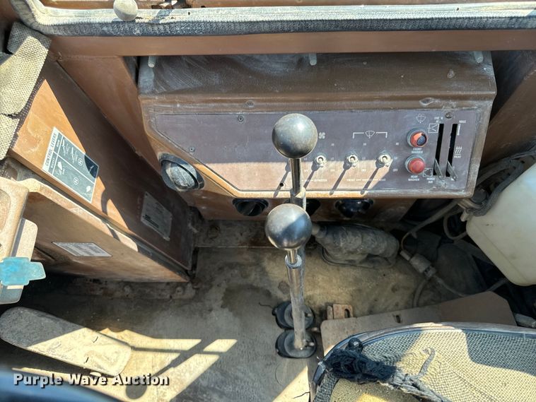 image for item EH4357 1989 Dresser 520B wheel loader