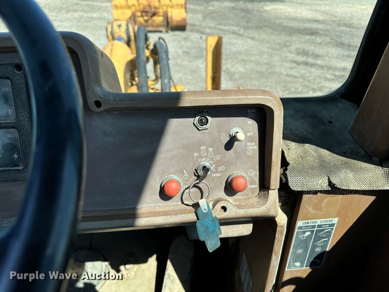 image for item EH4357 1989 Dresser 520B wheel loader