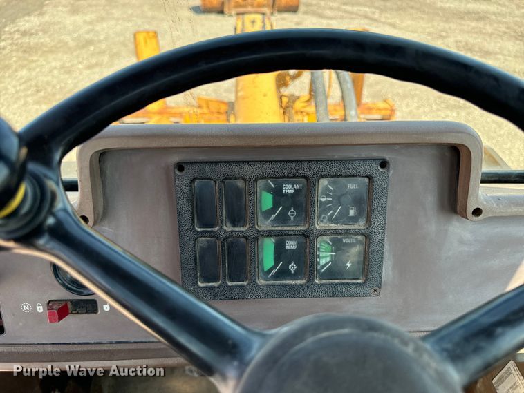 image for item EH4357 1989 Dresser 520B wheel loader