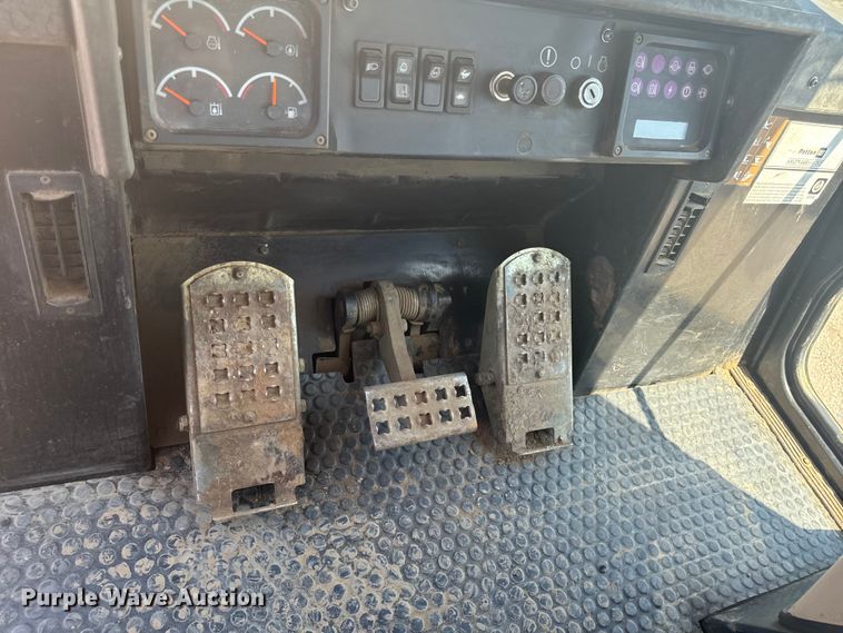 image for item EH4359 2002 Caterpillar 953C track loader