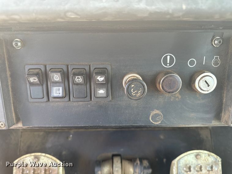 image for item EH4359 2002 Caterpillar 953C track loader