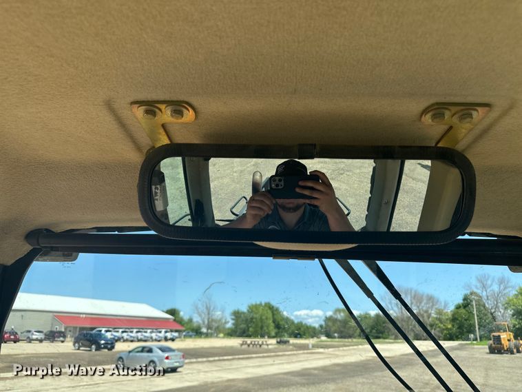 image for item EH4359 2002 Caterpillar 953C track loader