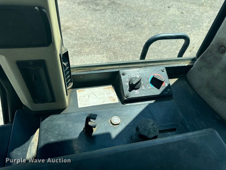 image for item EH4359 2002 Caterpillar 953C track loader