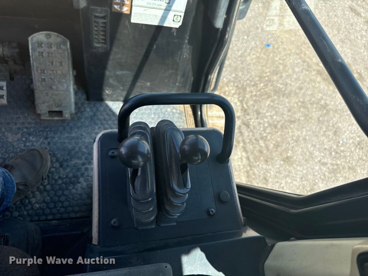 image for item EH4359 2002 Caterpillar 953C track loader