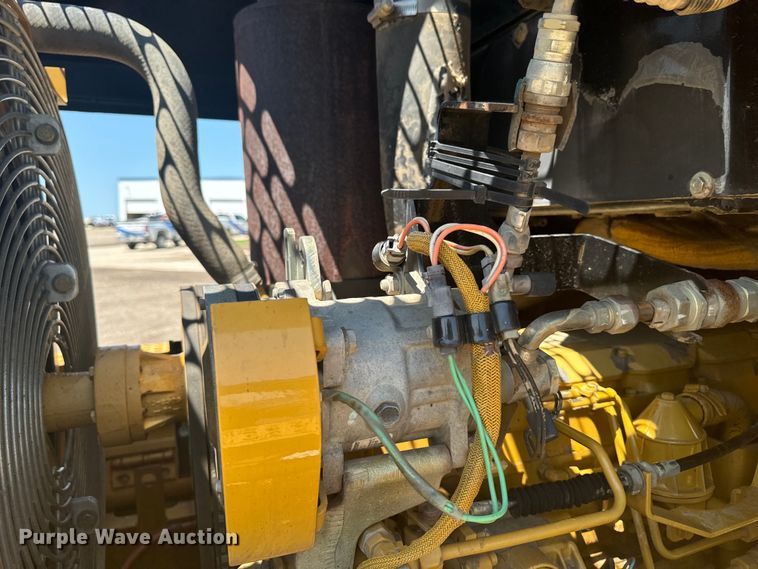 image for item EH4359 2002 Caterpillar 953C track loader