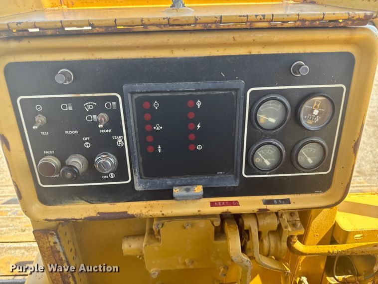 image for item EH4360 1993 Caterpillar  D5H dozer