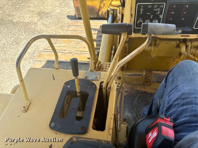 image for item EH4360 1993 Caterpillar  D5H dozer