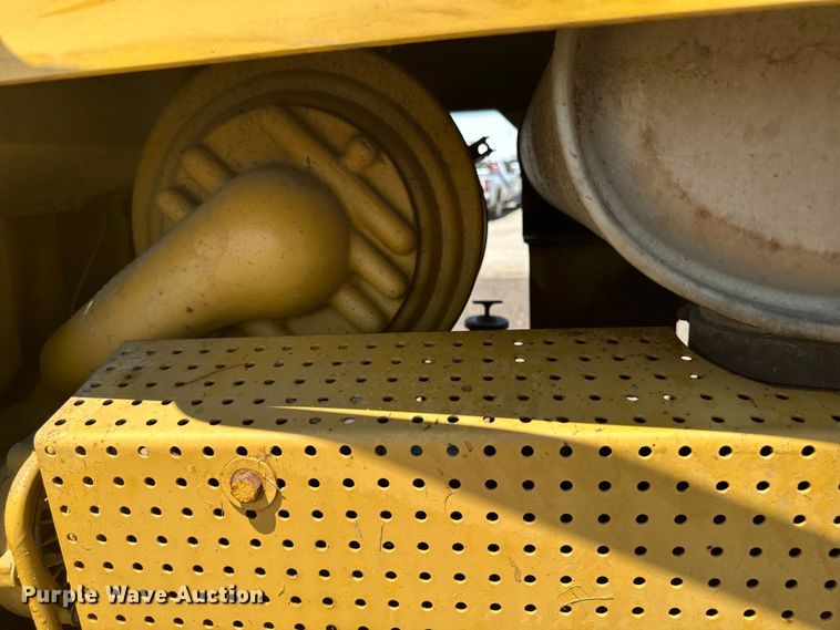 image for item EH4360 1993 Caterpillar  D5H dozer