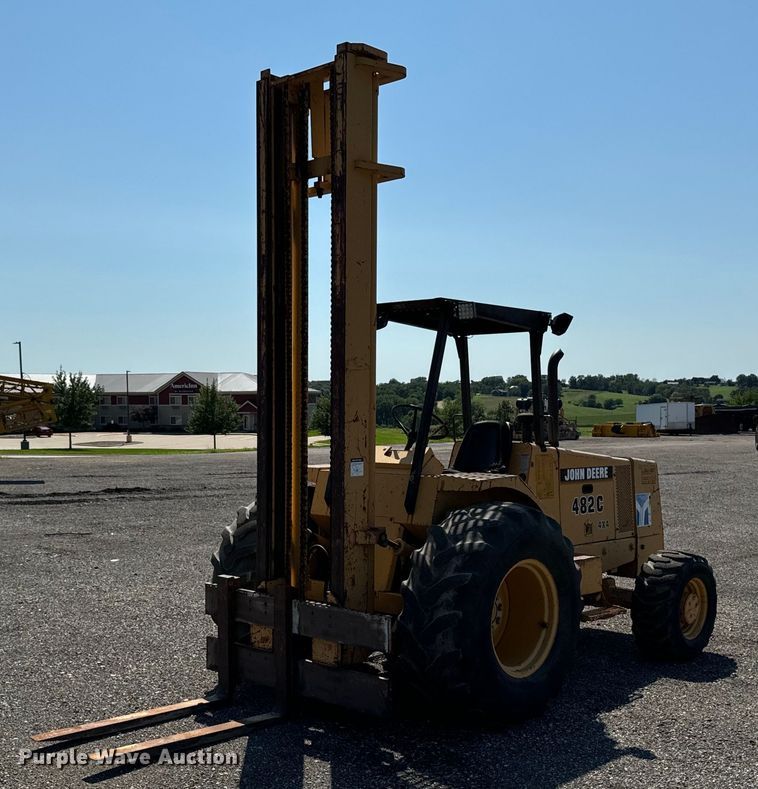 image for item EH4361 1996 John Deere 482C forklift