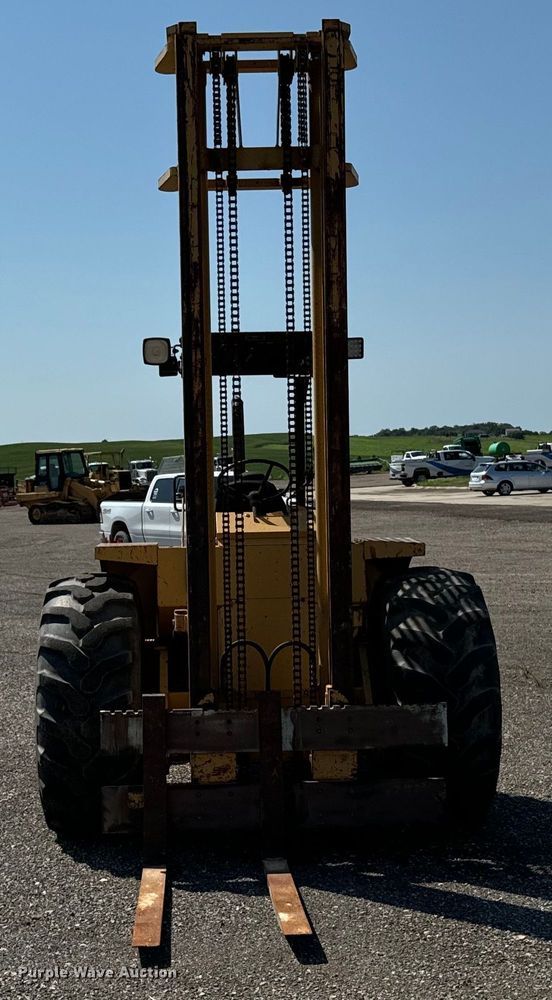 image for item EH4361 1996 John Deere 482C forklift