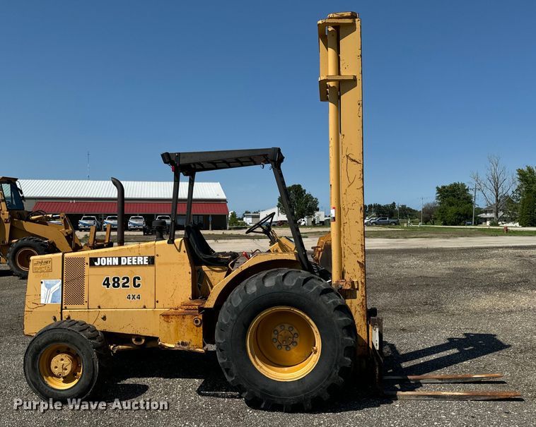 image for item EH4361 1996 John Deere 482C forklift