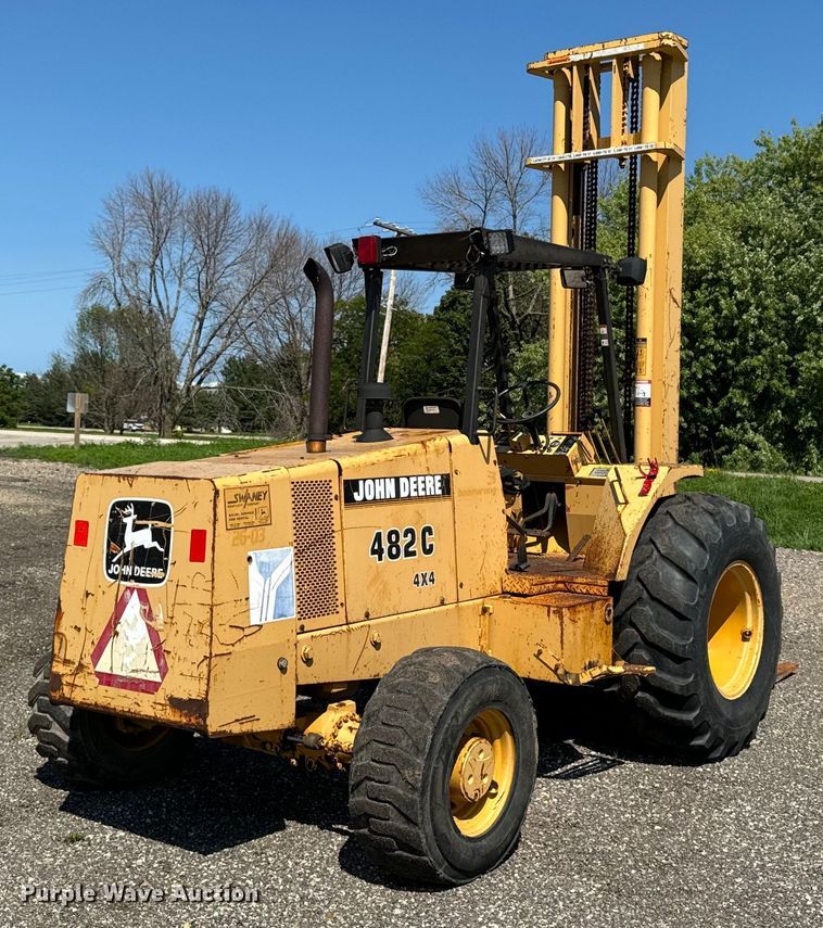 image for item EH4361 1996 John Deere 482C forklift