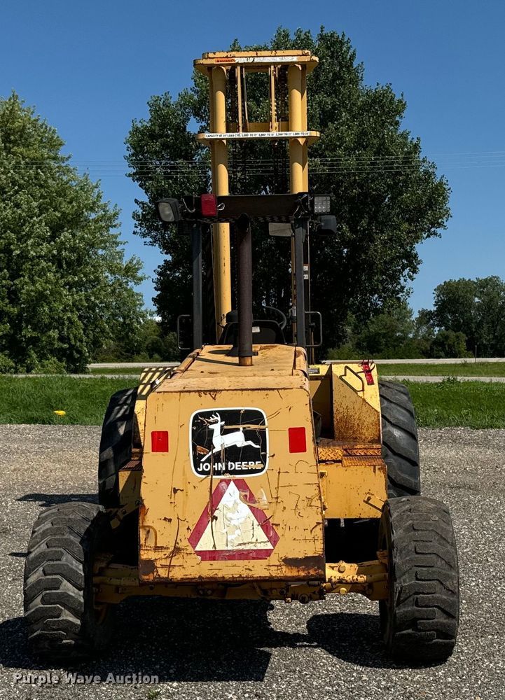 image for item EH4361 1996 John Deere 482C forklift