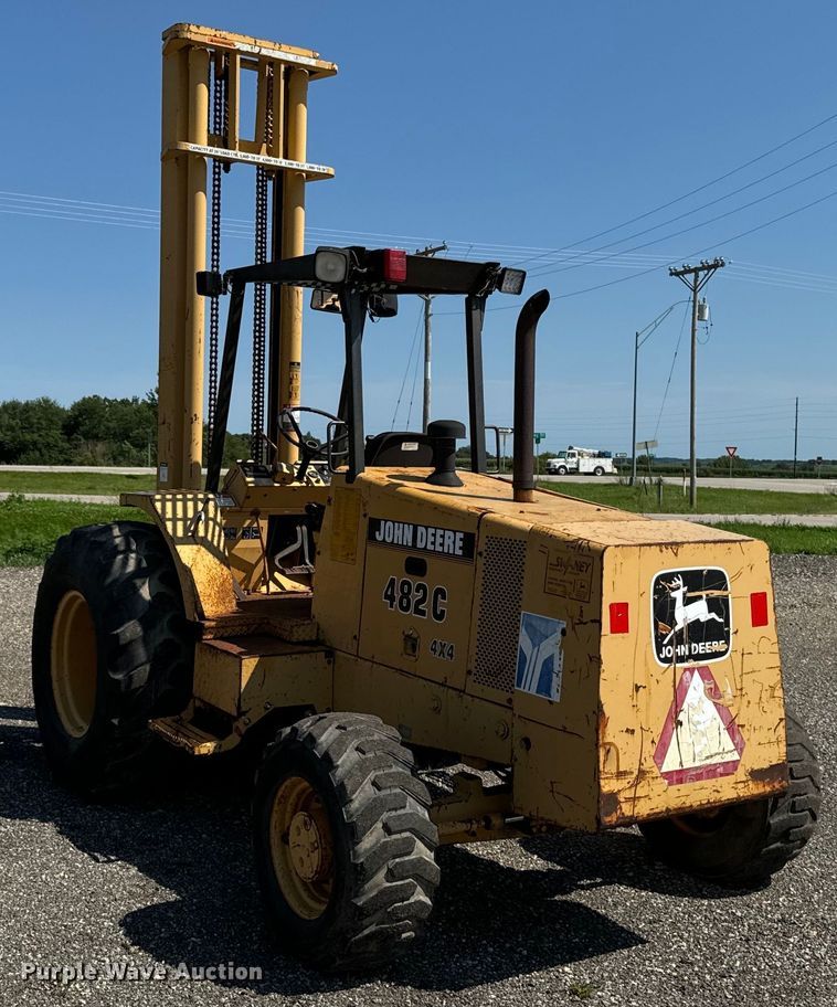 image for item EH4361 1996 John Deere 482C forklift