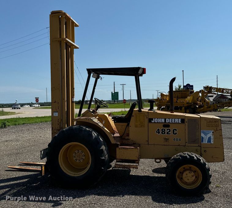 image for item EH4361 1996 John Deere 482C forklift
