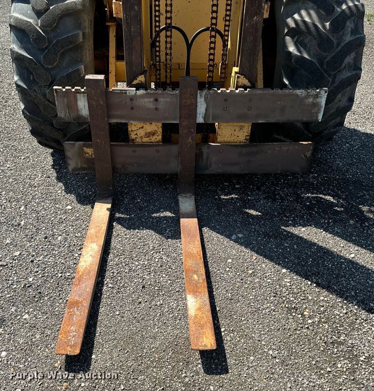 image for item EH4361 1996 John Deere 482C forklift