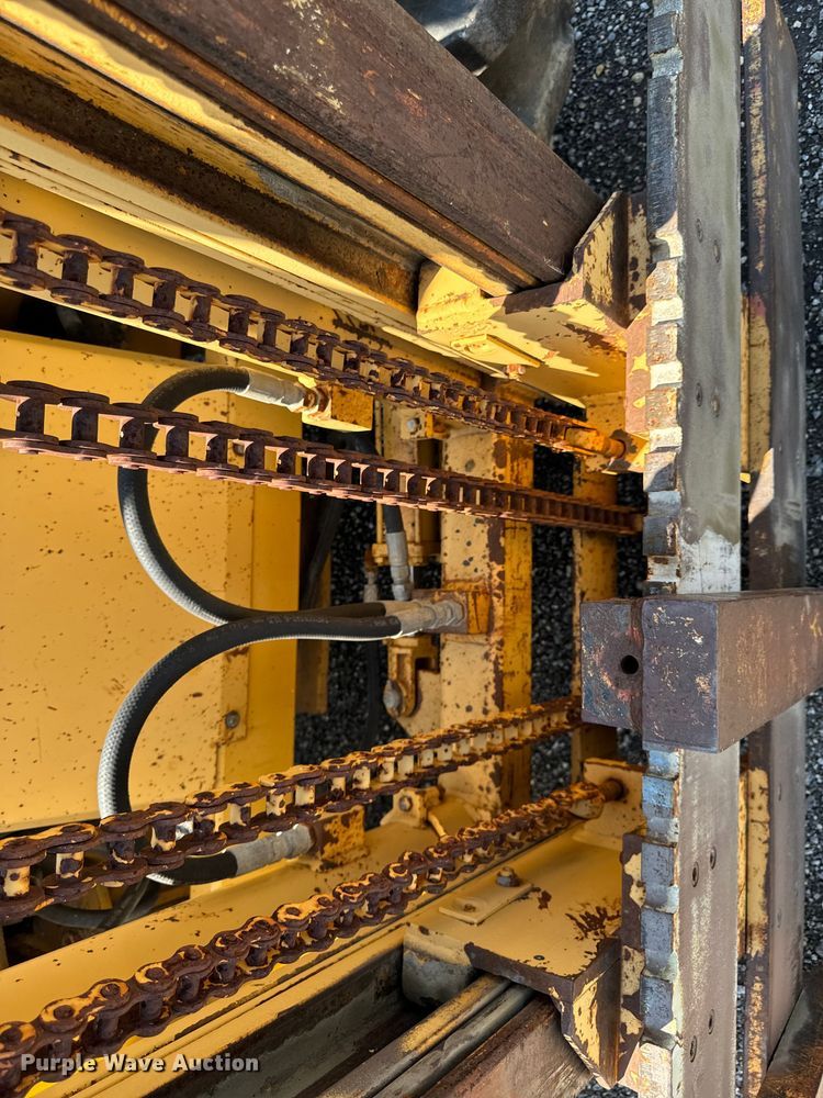 image for item EH4361 1996 John Deere 482C forklift