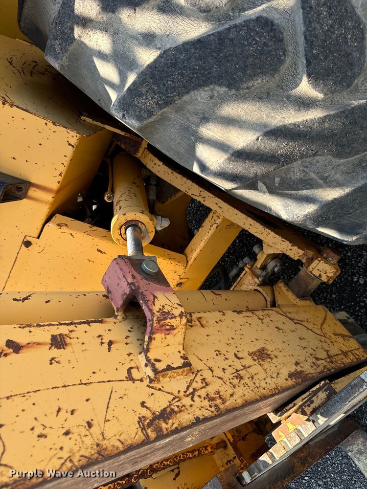 image for item EH4361 1996 John Deere 482C forklift