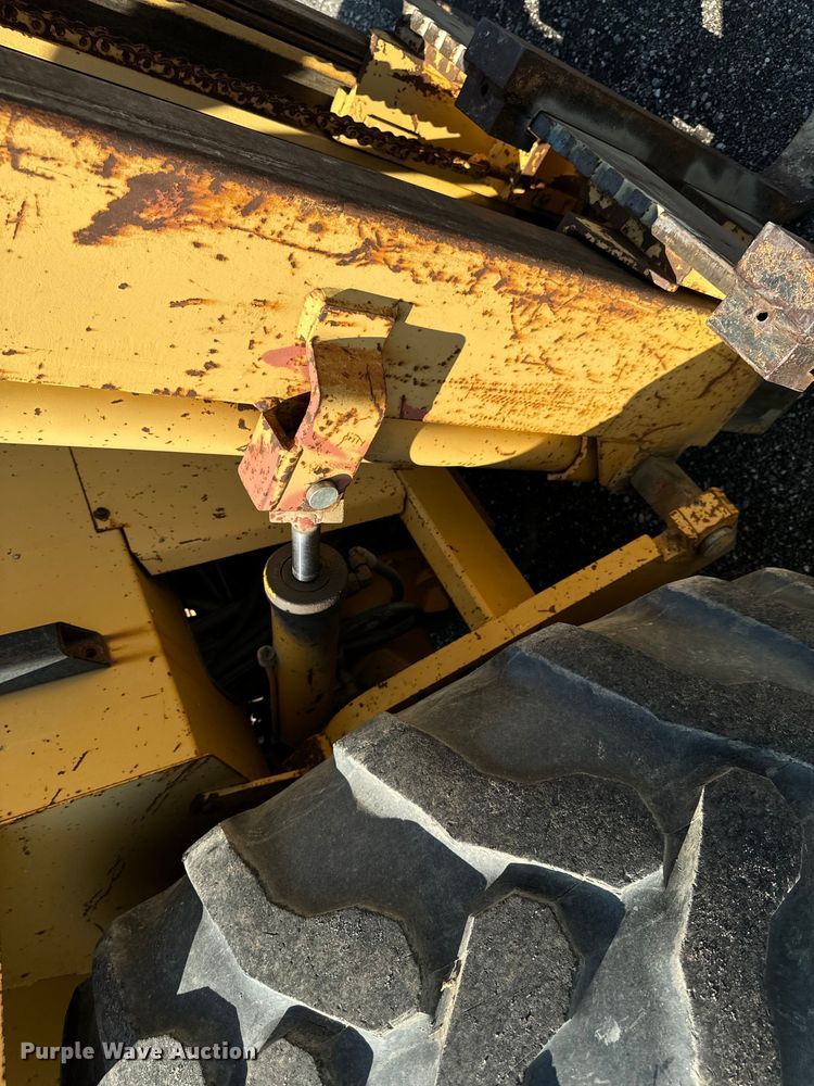 image for item EH4361 1996 John Deere 482C forklift