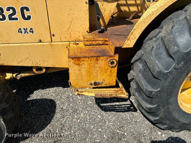 image for item EH4361 1996 John Deere 482C forklift