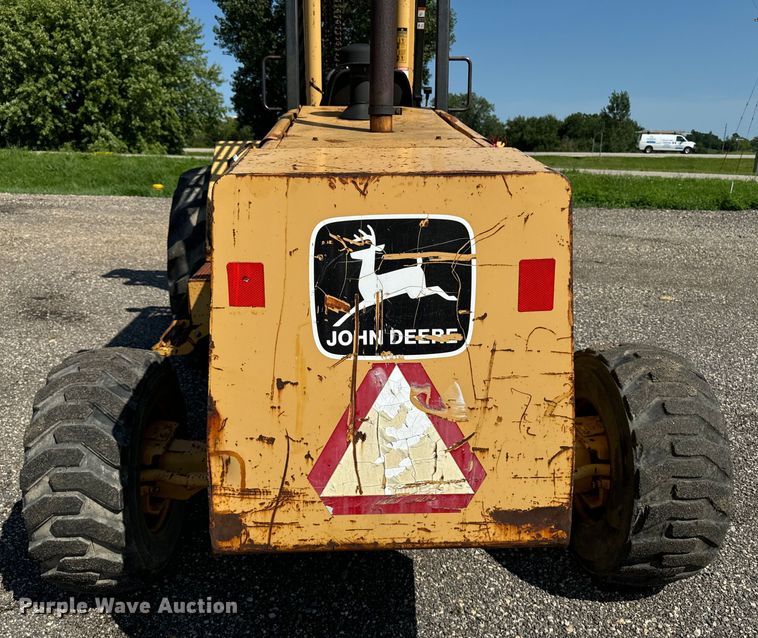 image for item EH4361 1996 John Deere 482C forklift