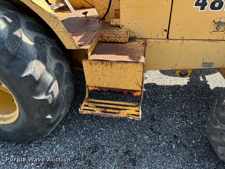 image for item EH4361 1996 John Deere 482C forklift