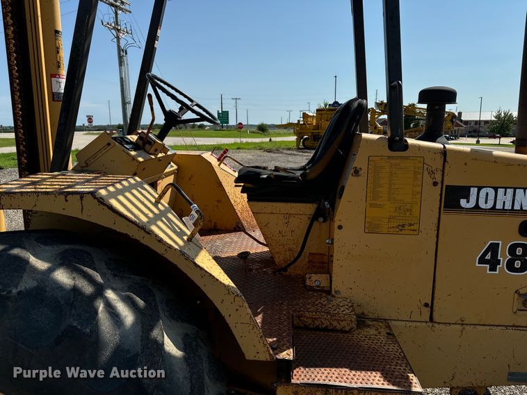 image for item EH4361 1996 John Deere 482C forklift