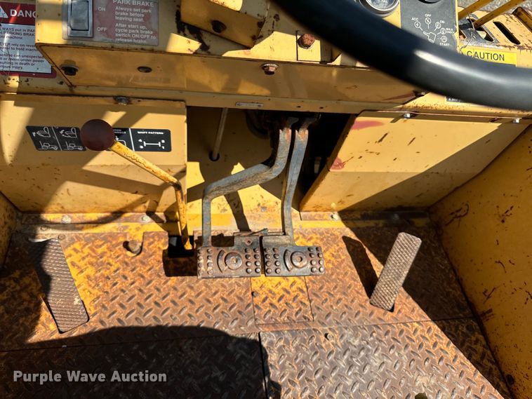 image for item EH4361 1996 John Deere 482C forklift