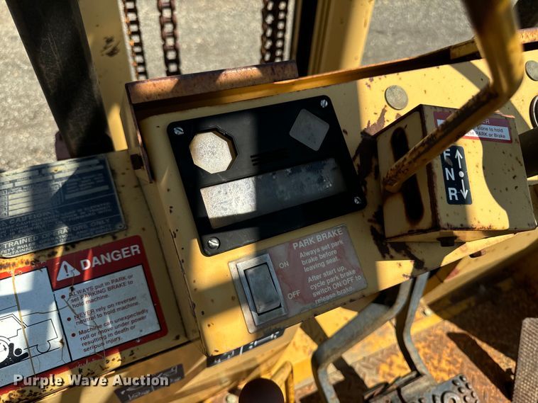 image for item EH4361 1996 John Deere 482C forklift