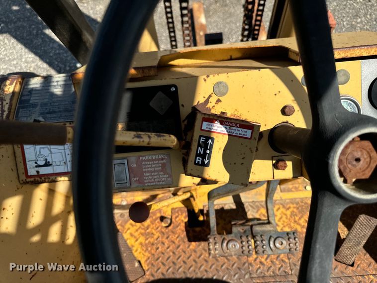 image for item EH4361 1996 John Deere 482C forklift