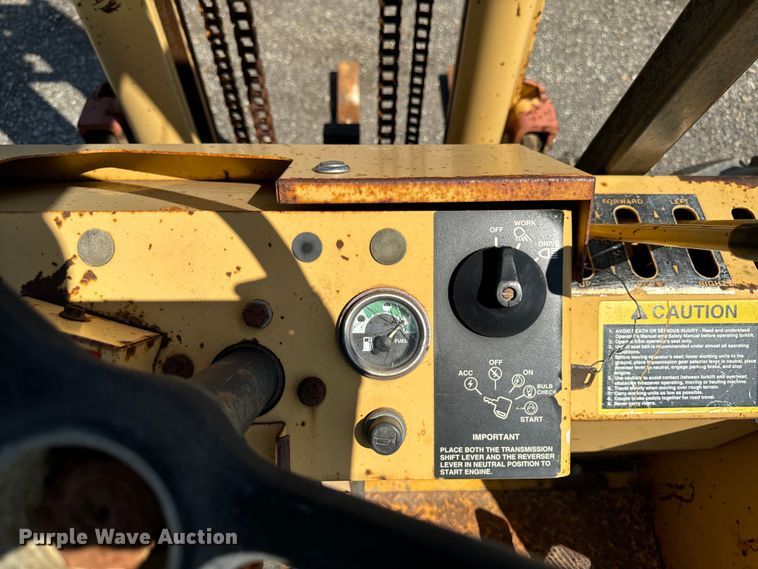 image for item EH4361 1996 John Deere 482C forklift