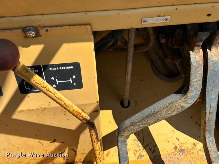 image for item EH4361 1996 John Deere 482C forklift