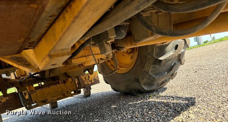 image for item EH4361 1996 John Deere 482C forklift