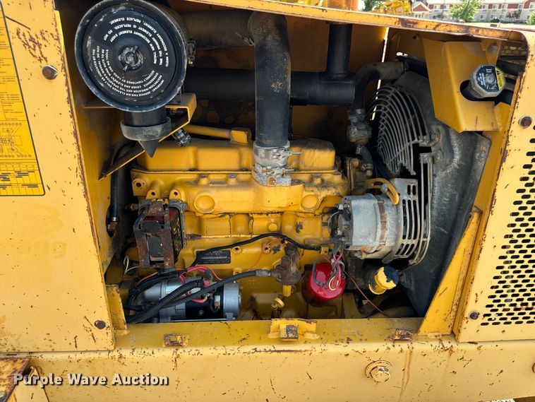 image for item EH4361 1996 John Deere 482C forklift