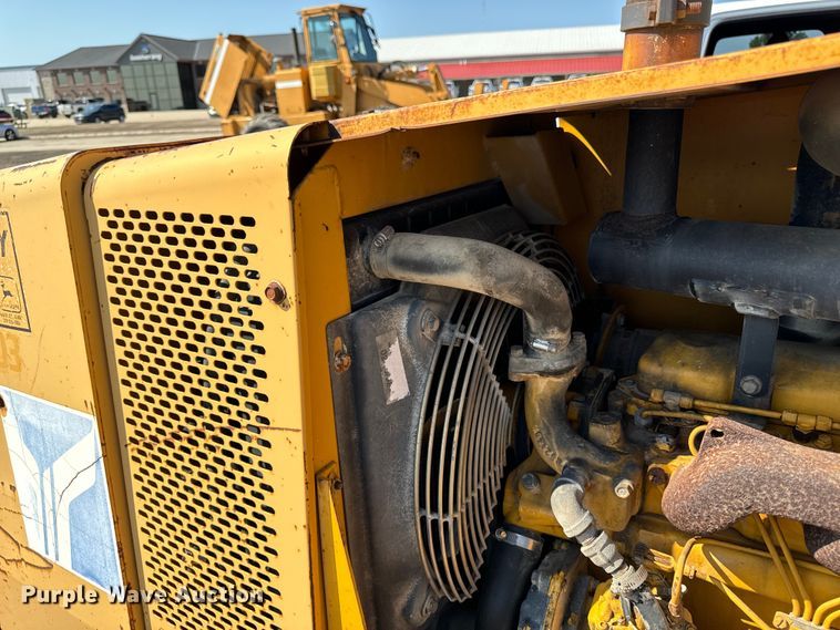 image for item EH4361 1996 John Deere 482C forklift