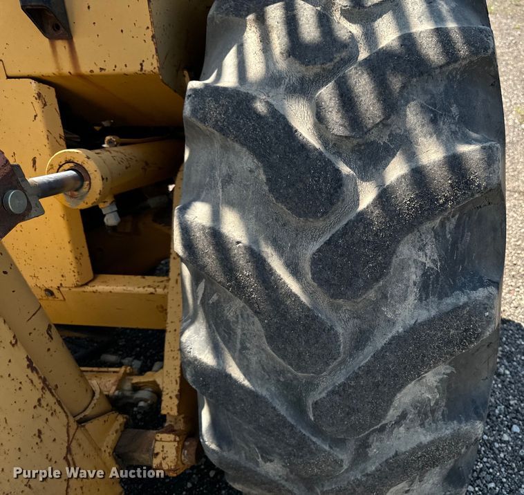 image for item EH4361 1996 John Deere 482C forklift