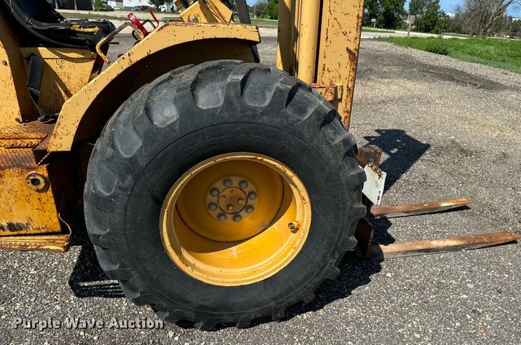 image for item EH4361 1996 John Deere 482C forklift